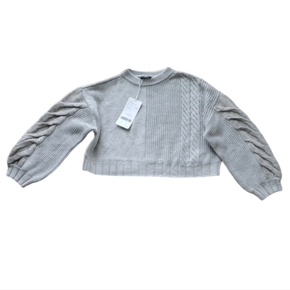 initial NWT Pullover Cropped, Light Grey - Picture 11 of 13